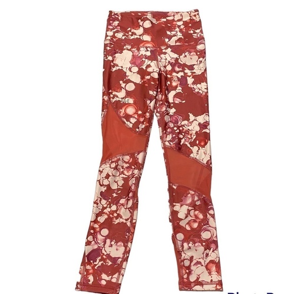 Under Armour compression leggings woman’s size XS sheer parts on legs like new - Picture 2 of 4